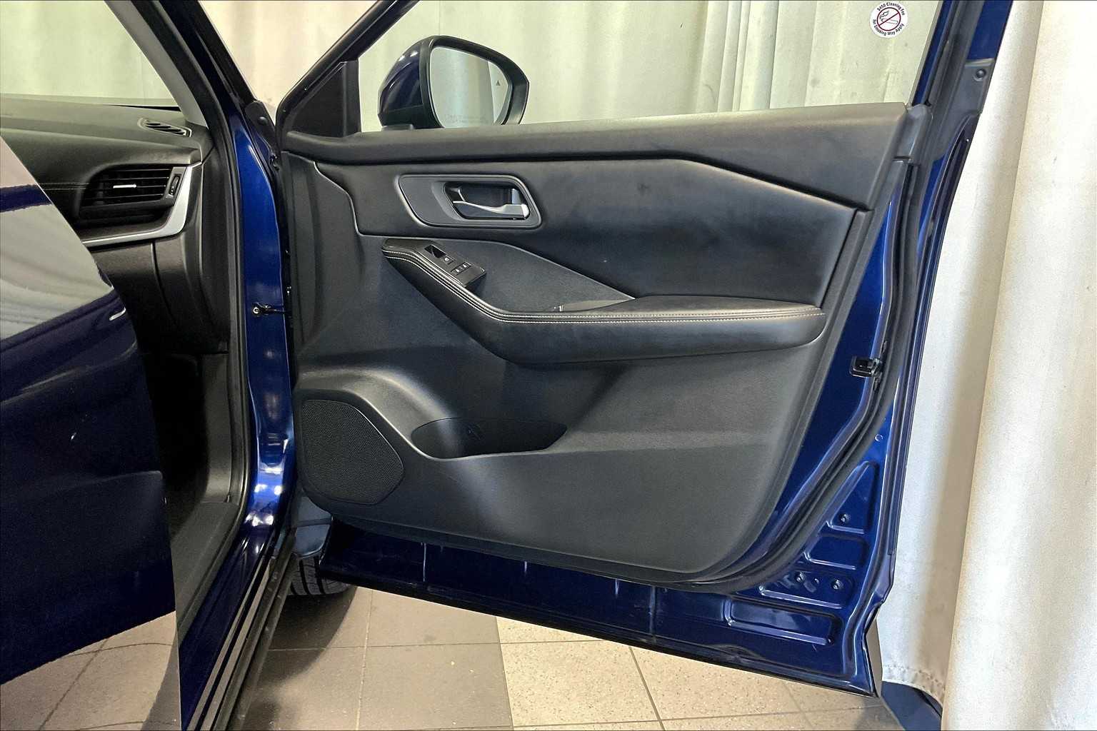 2024 Nissan Rogue SV - Photo 12