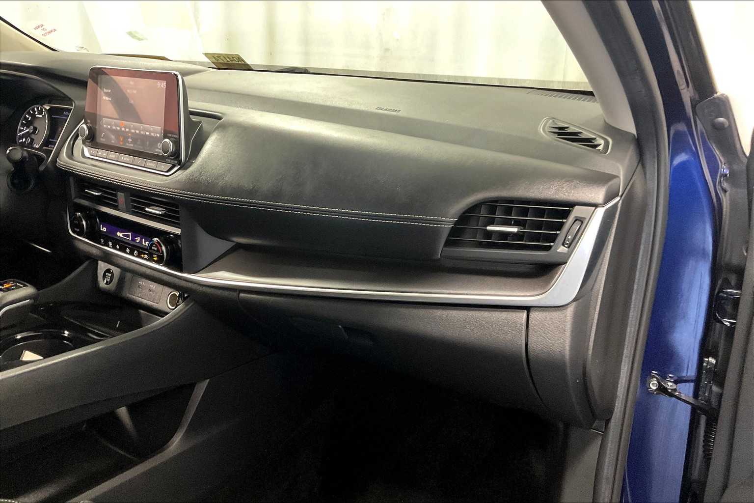 2024 Nissan Rogue SV - Photo 13