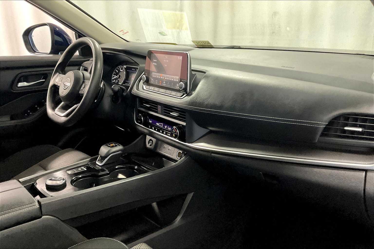 2024 Nissan Rogue SV - Photo 14