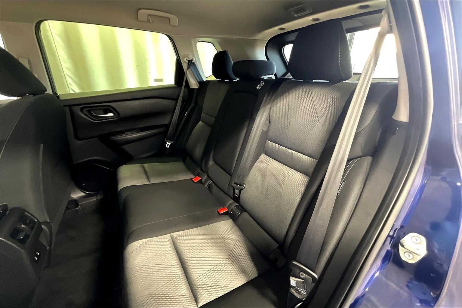 2024 Nissan Rogue SV - Photo 15