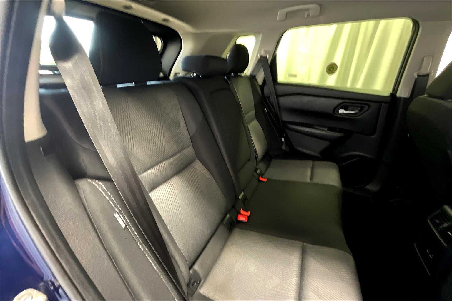 2024 Nissan Rogue SV - Photo 16