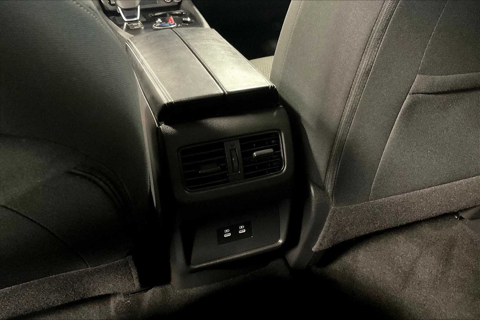 2024 Nissan Rogue SV - Photo 27