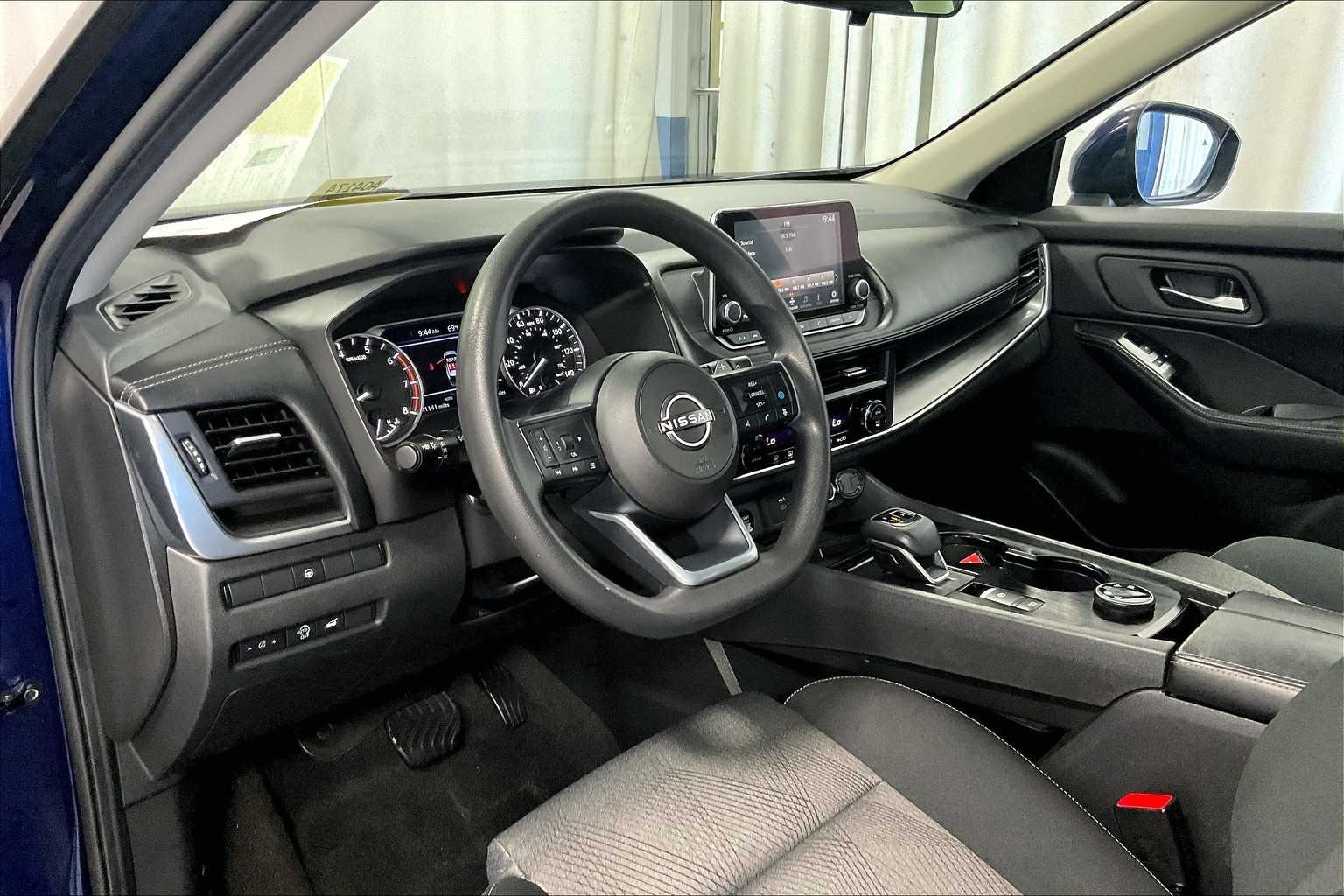 2024 Nissan Rogue SV - Photo 8