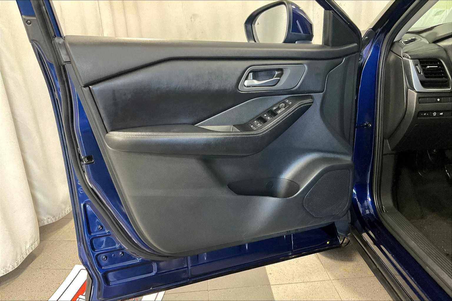2024 Nissan Rogue SV - Photo 9