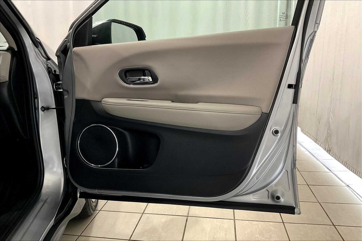 2017 Honda HR-V EX - Photo 12
