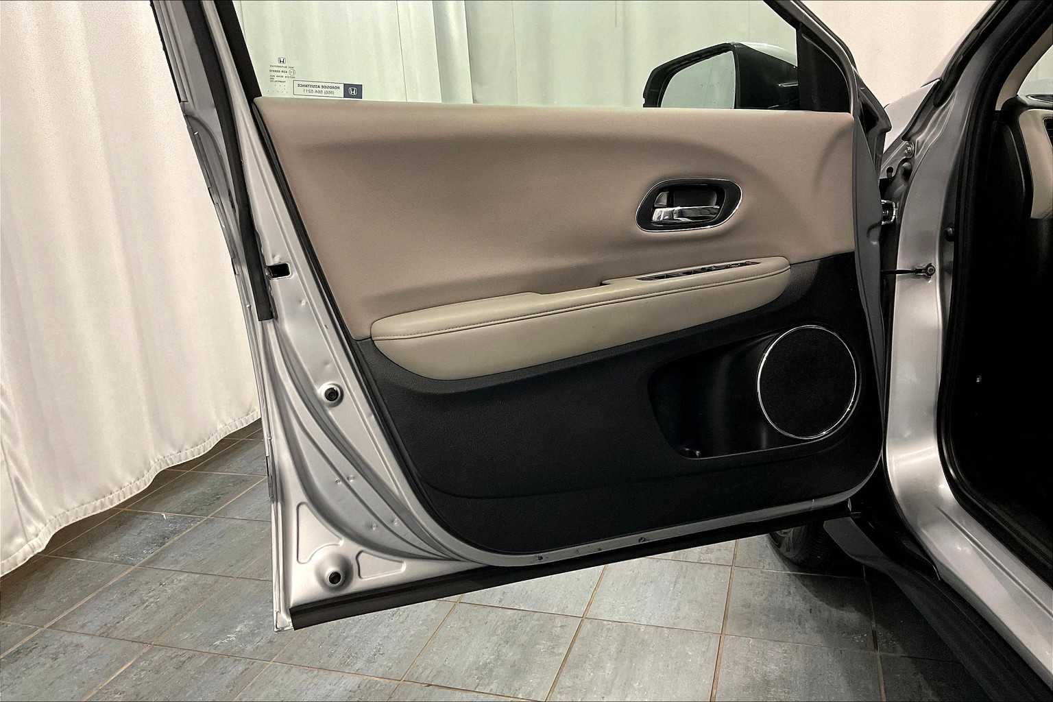 2017 Honda HR-V EX - Photo 9