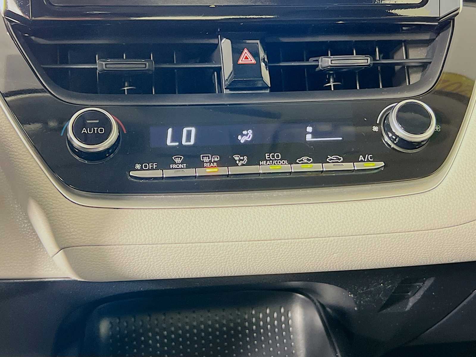 2020 Toyota Corolla LE - Photo 15