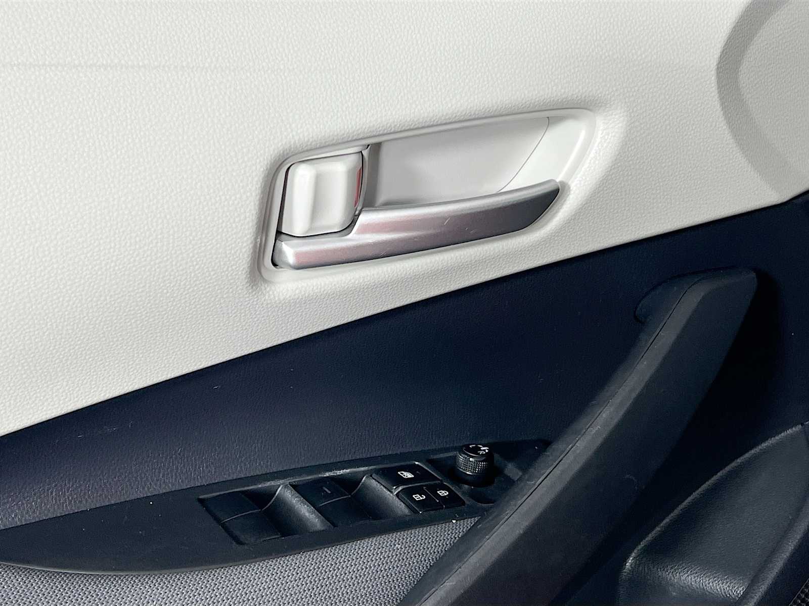 2020 Toyota Corolla LE - Photo 17