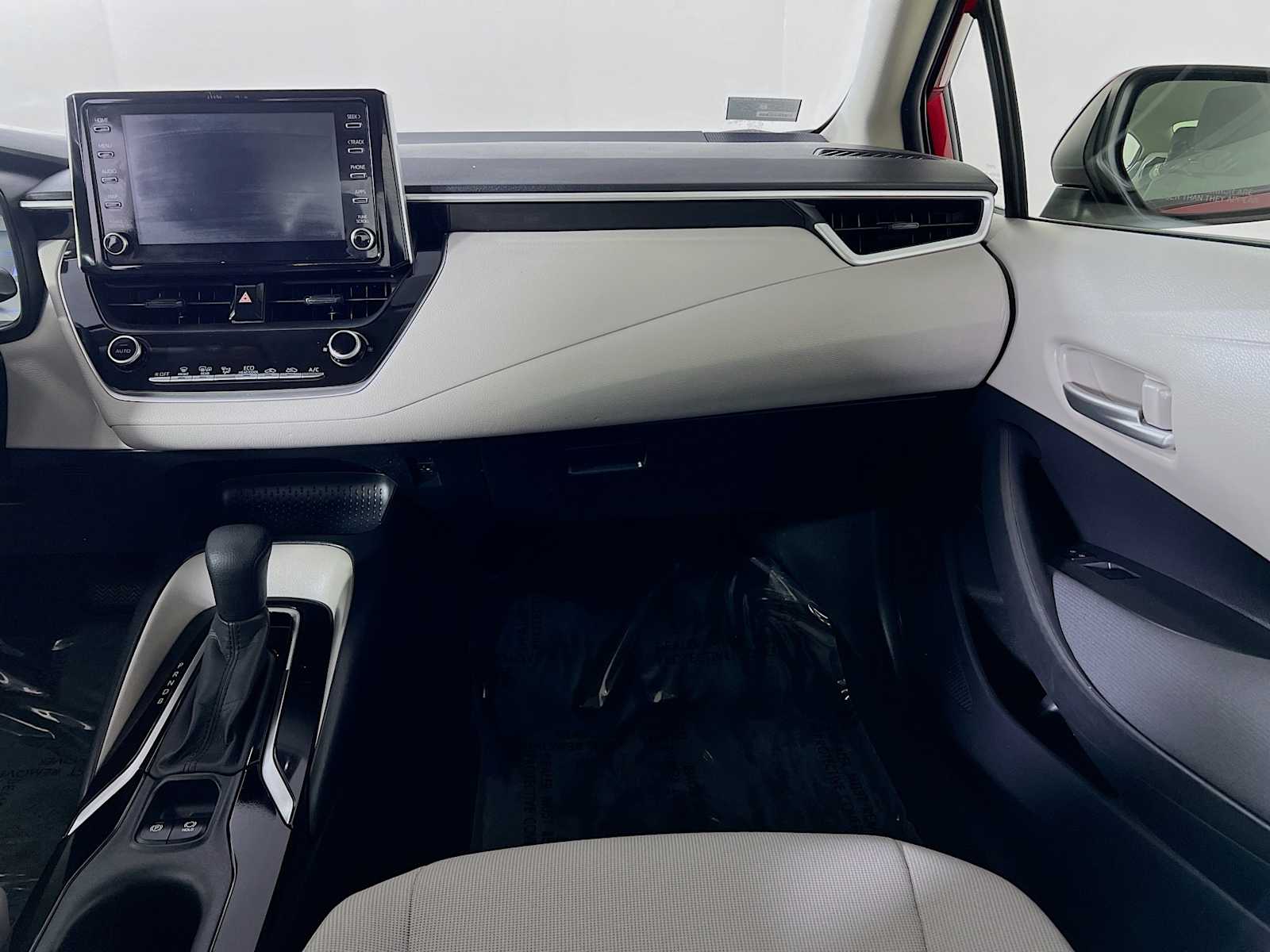 2020 Toyota Corolla LE - Photo 22