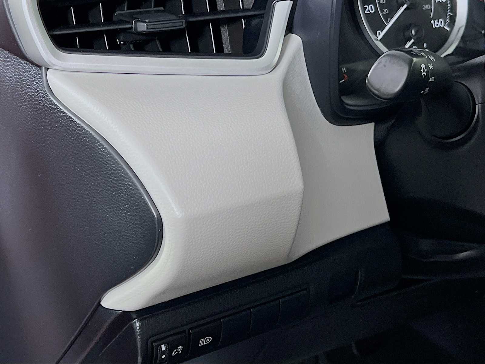 2020 Toyota Corolla LE - Photo 10