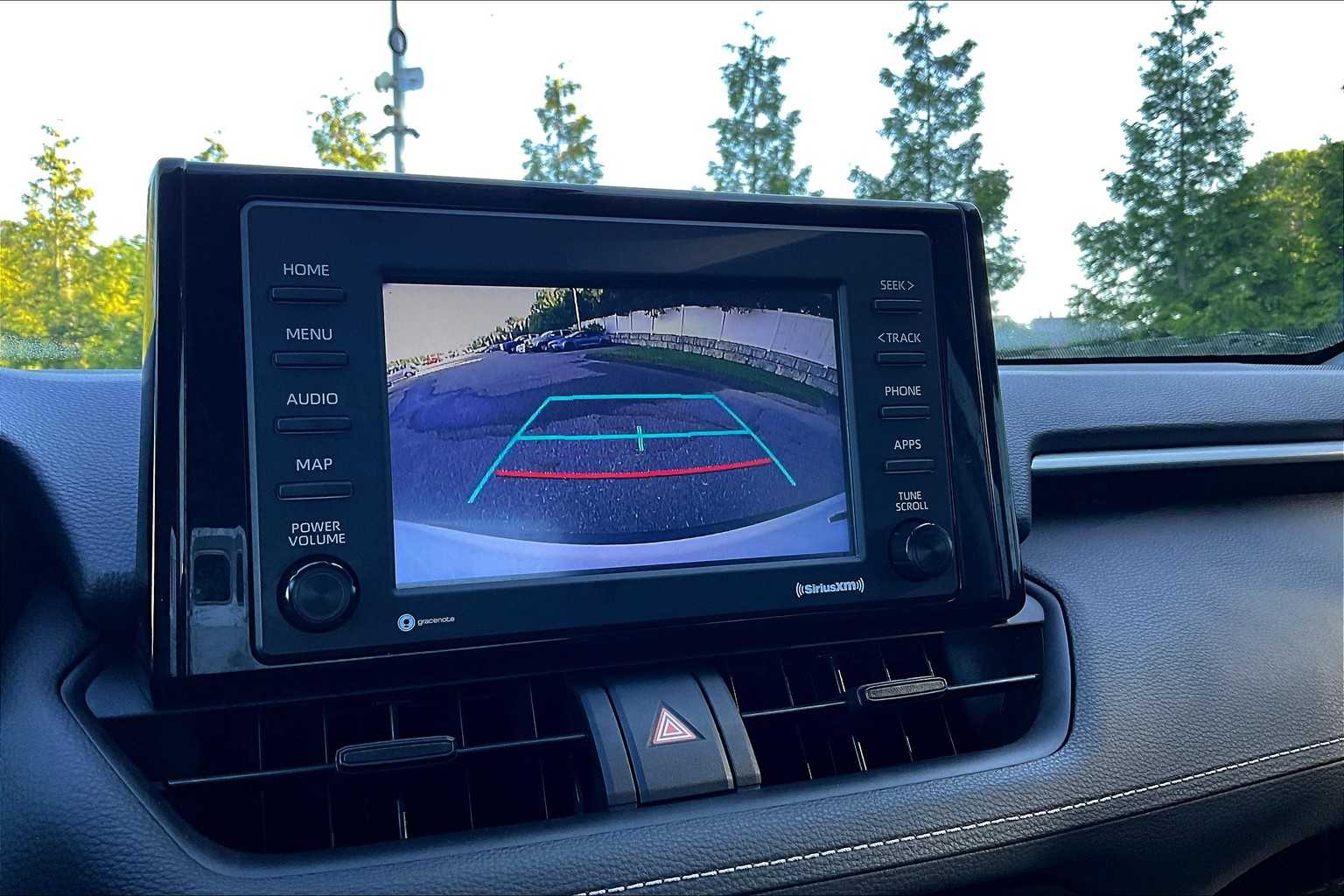 2022 Toyota RAV4 LE - Photo 19