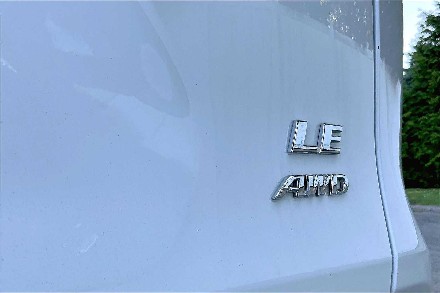 2022 Toyota RAV4 LE - Photo 29