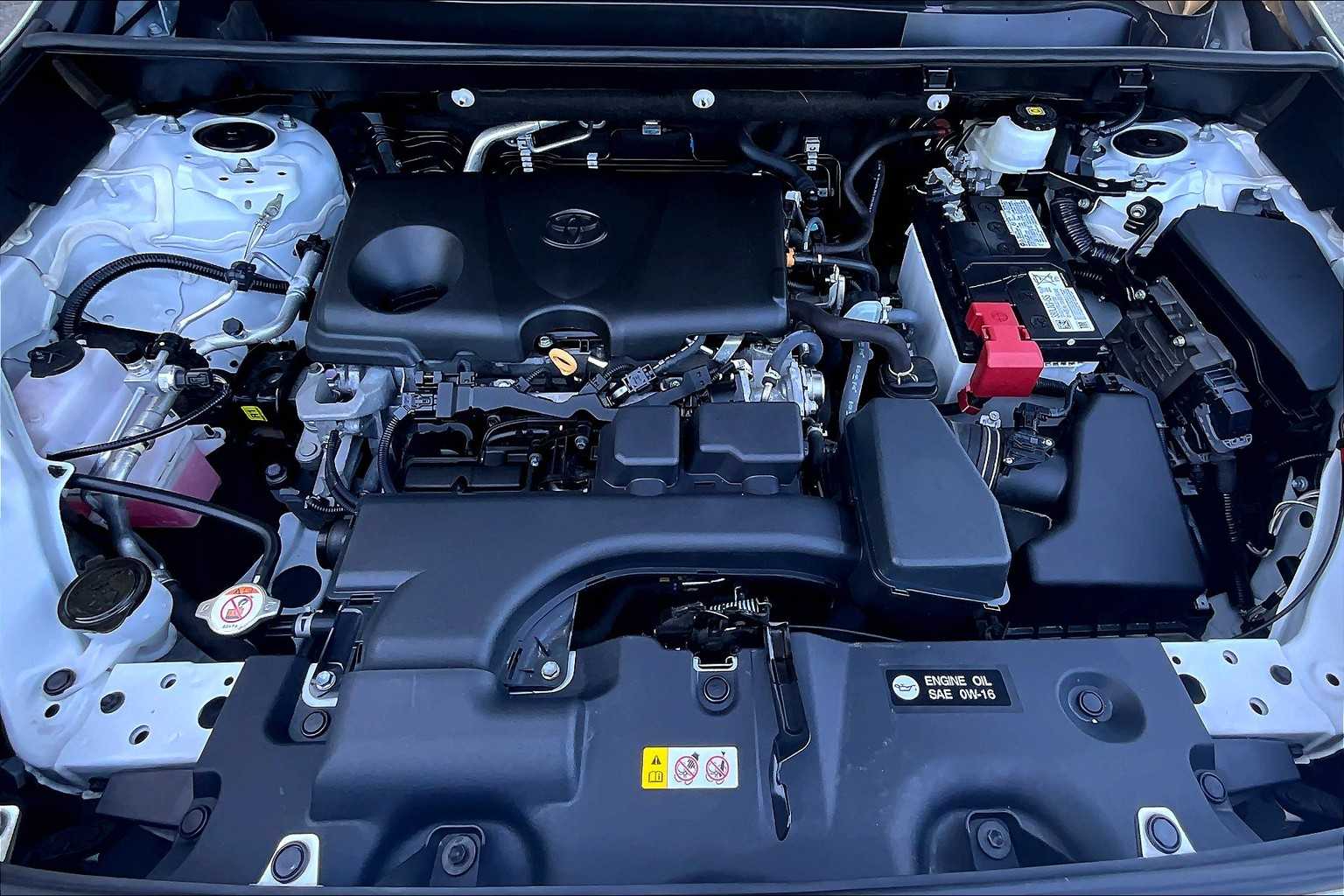 2022 Toyota RAV4 LE - Photo 30