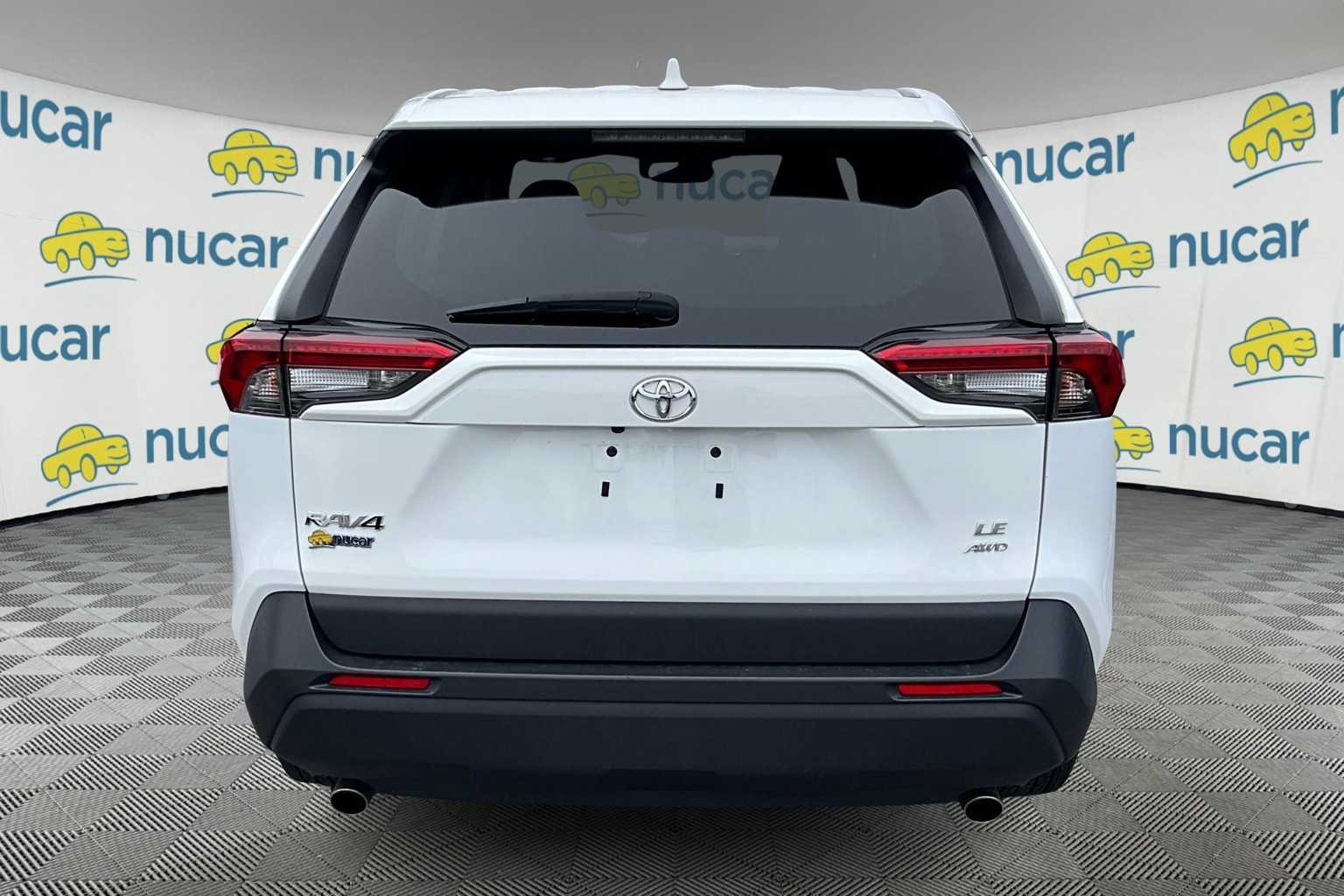 2022 Toyota RAV4 LE - Photo 3
