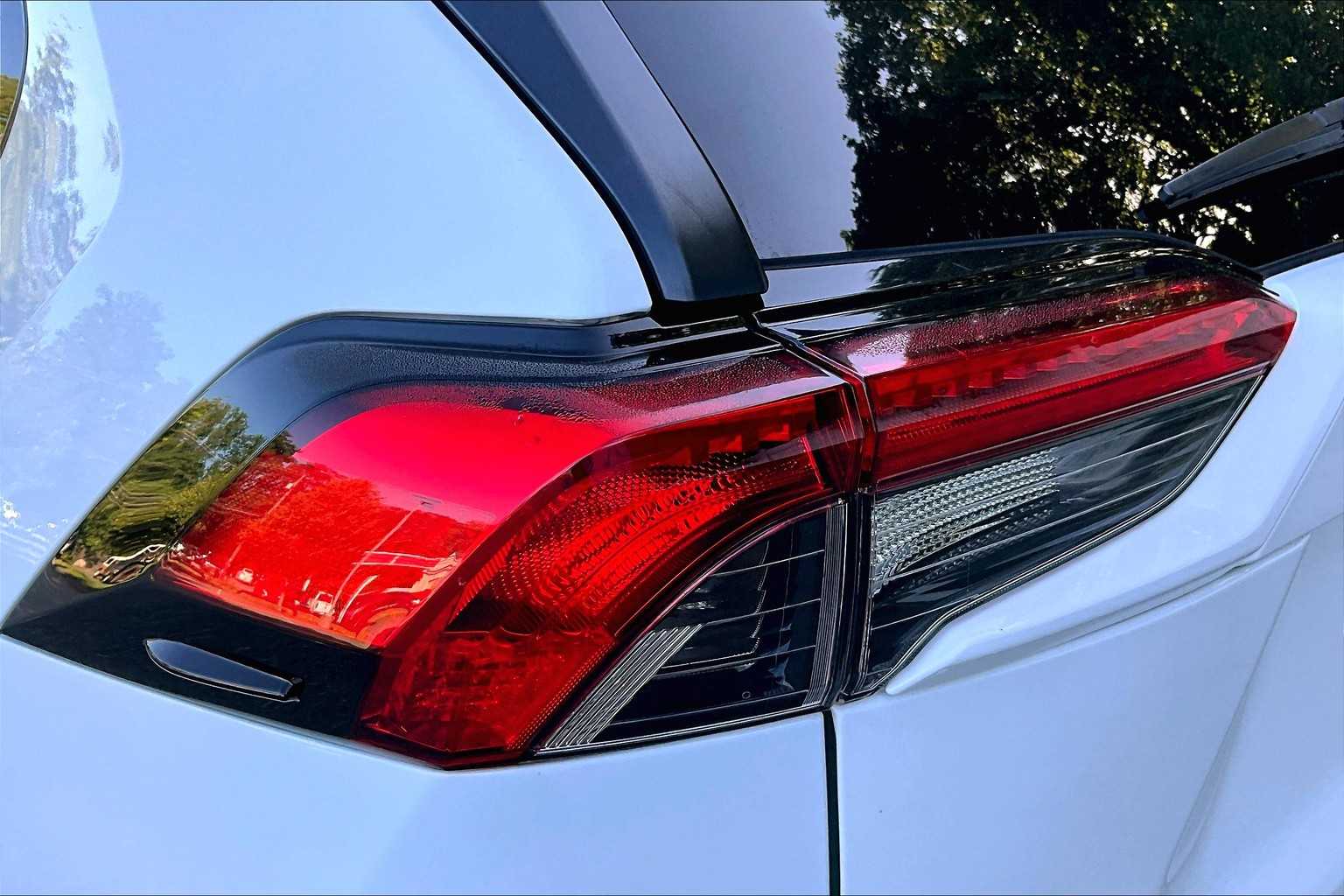 2022 Toyota RAV4 LE - Photo 34