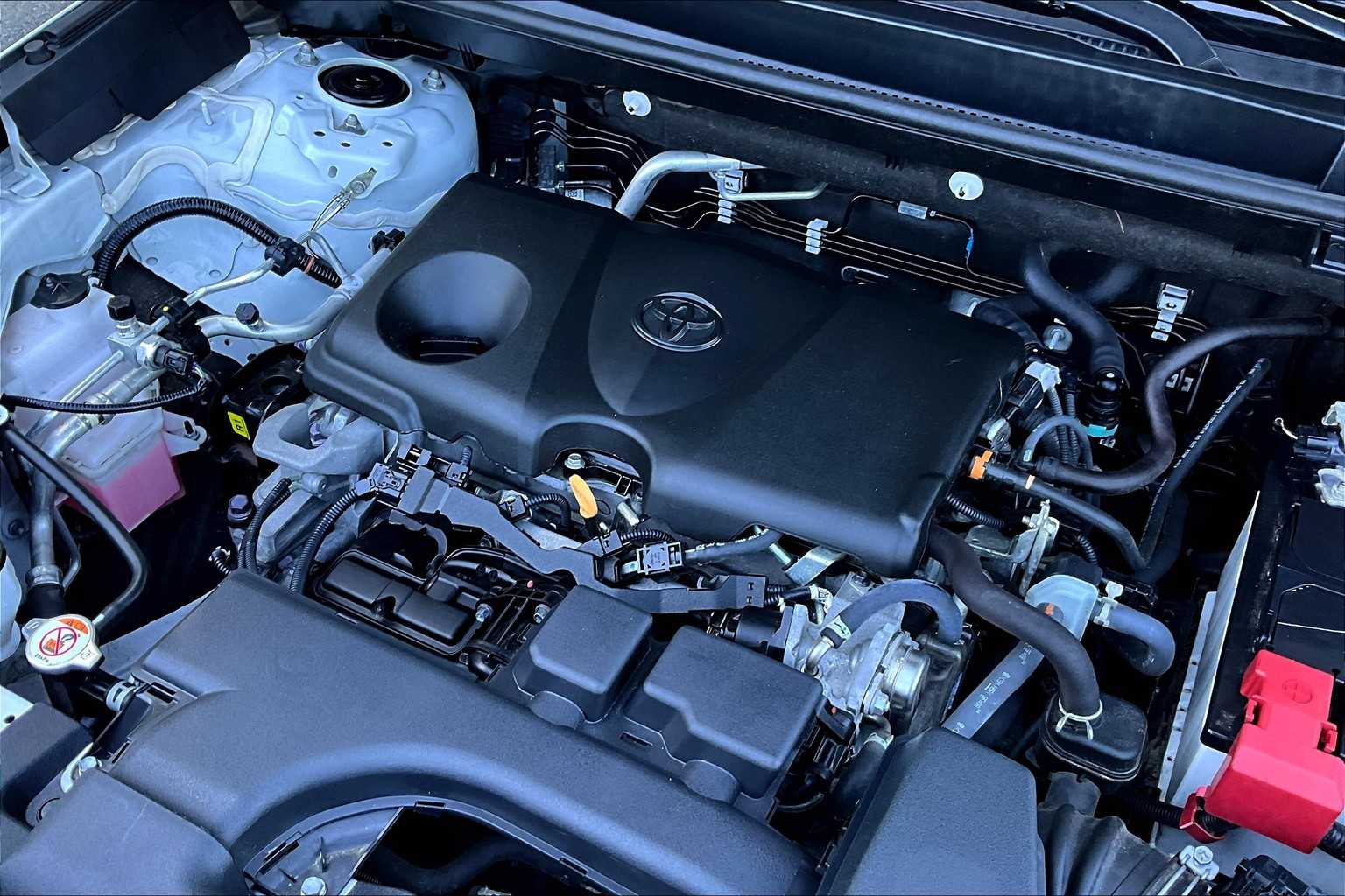 2022 Toyota RAV4 LE - Photo 35