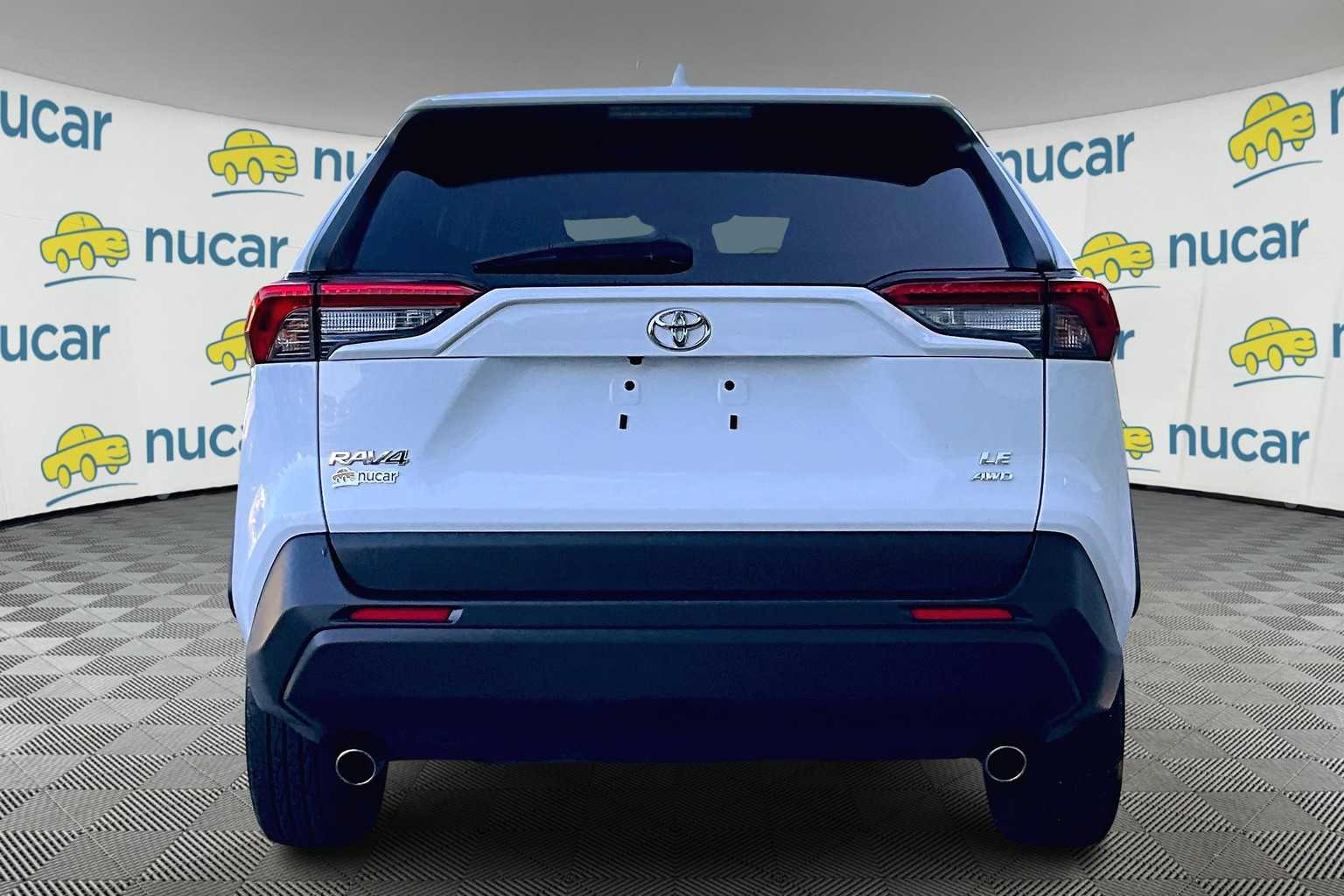 2022 Toyota RAV4 LE - Photo 5