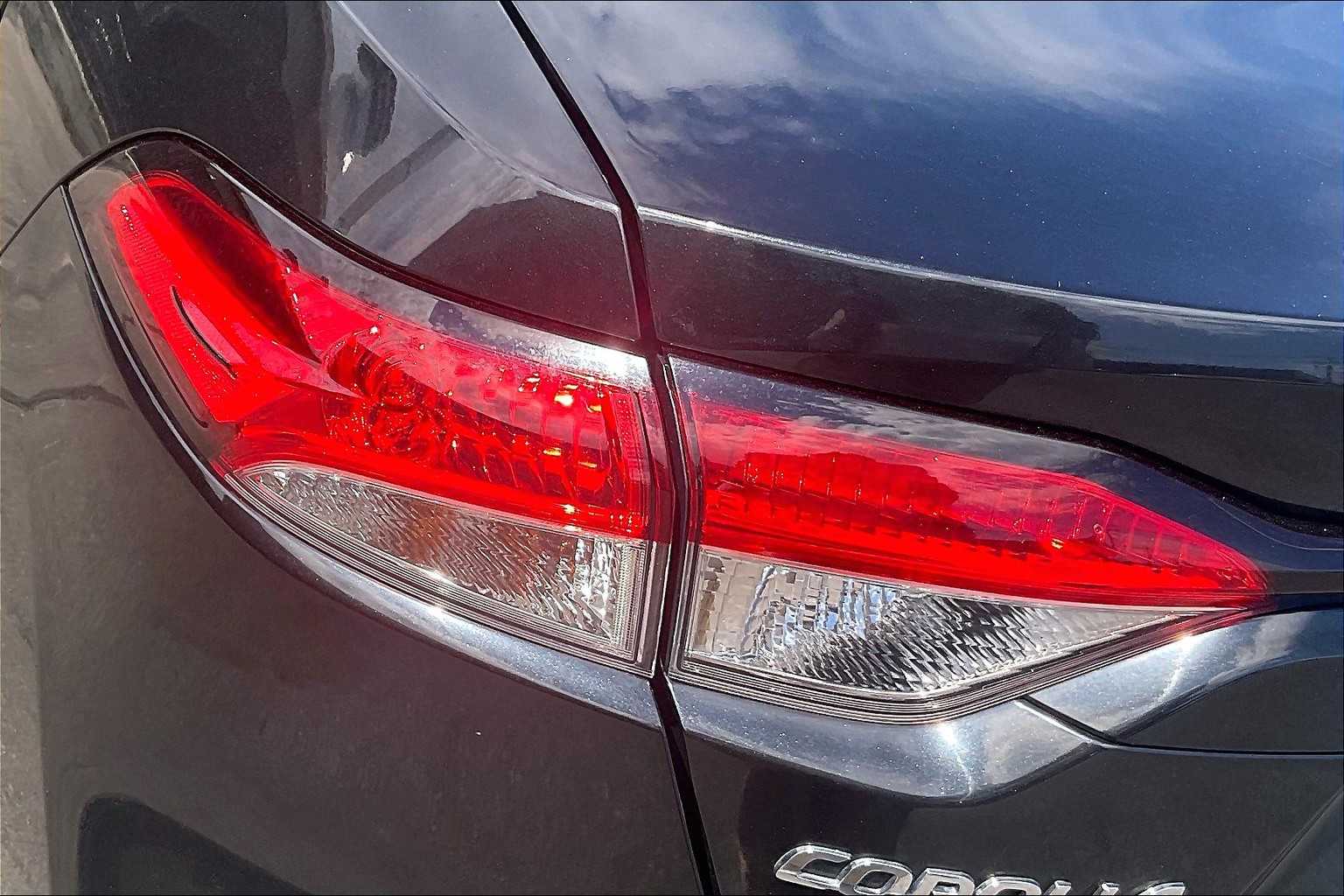 2022 Toyota Corolla LE - Photo 32