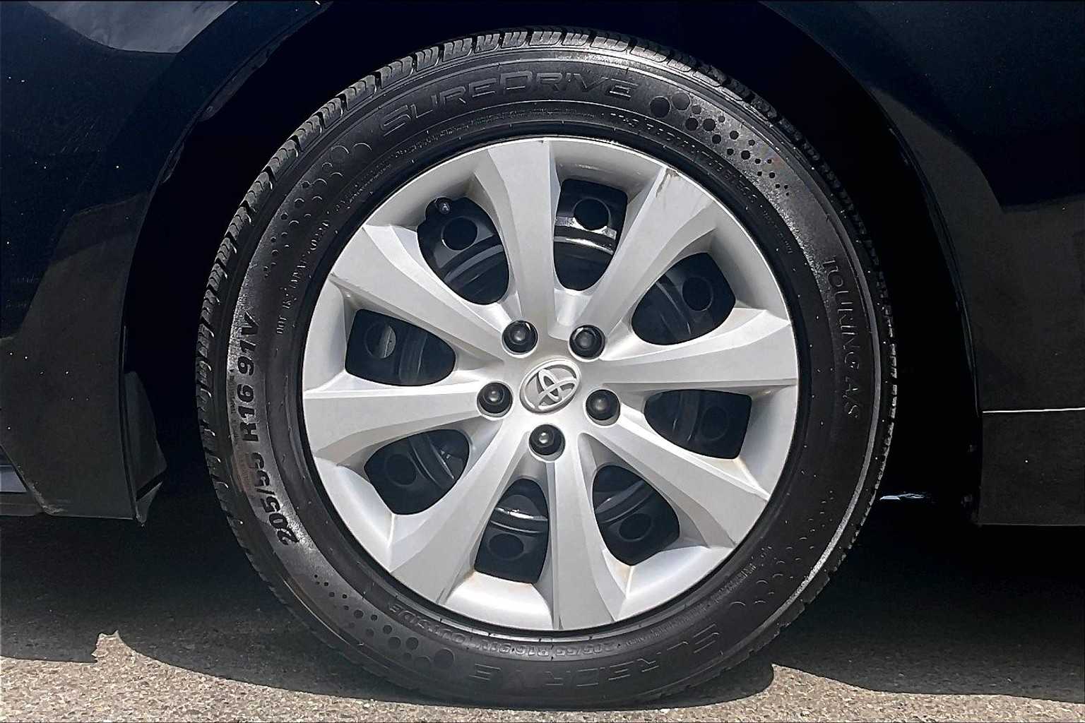 2022 Toyota Corolla LE - Photo 7