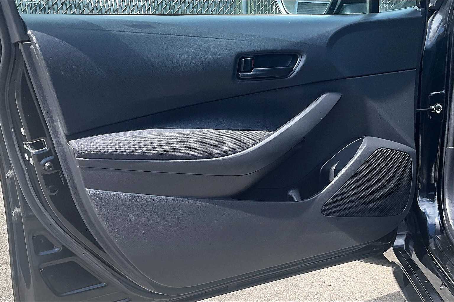 2022 Toyota Corolla LE - Photo 9