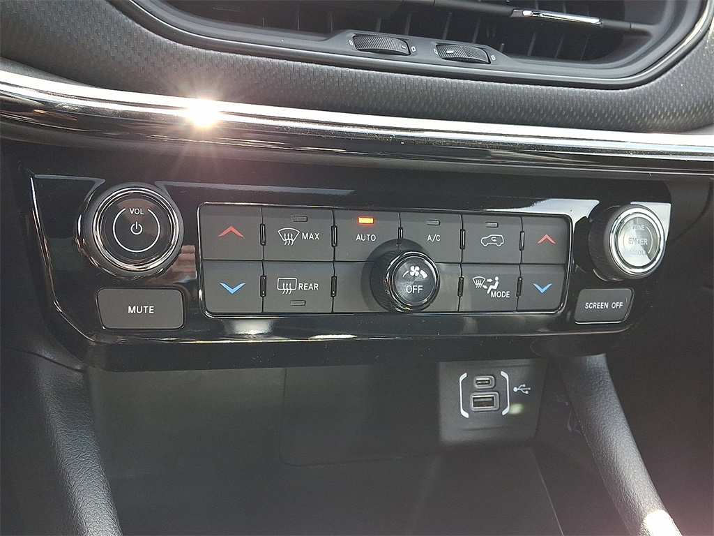 2025 Jeep Compass Limited - Photo 12