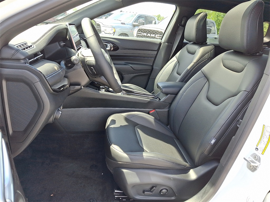 2025 Jeep Compass Limited - Photo 9