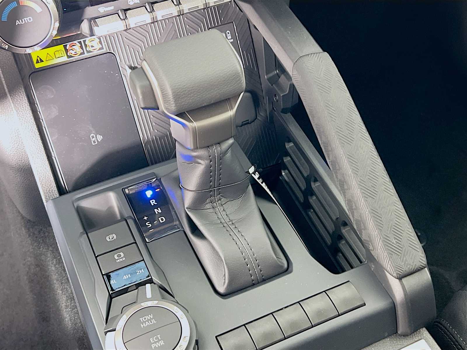 2025 Toyota Tacoma SR5 - Photo 11