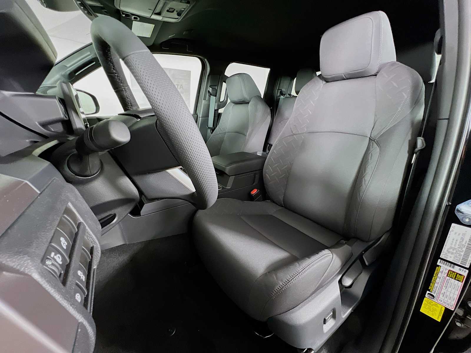 2025 Toyota Tacoma SR5 - Photo 12