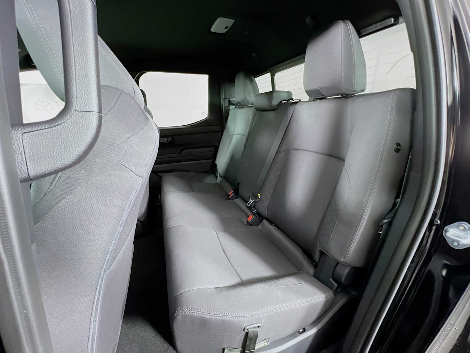 2025 Toyota Tacoma SR5 - Photo 13