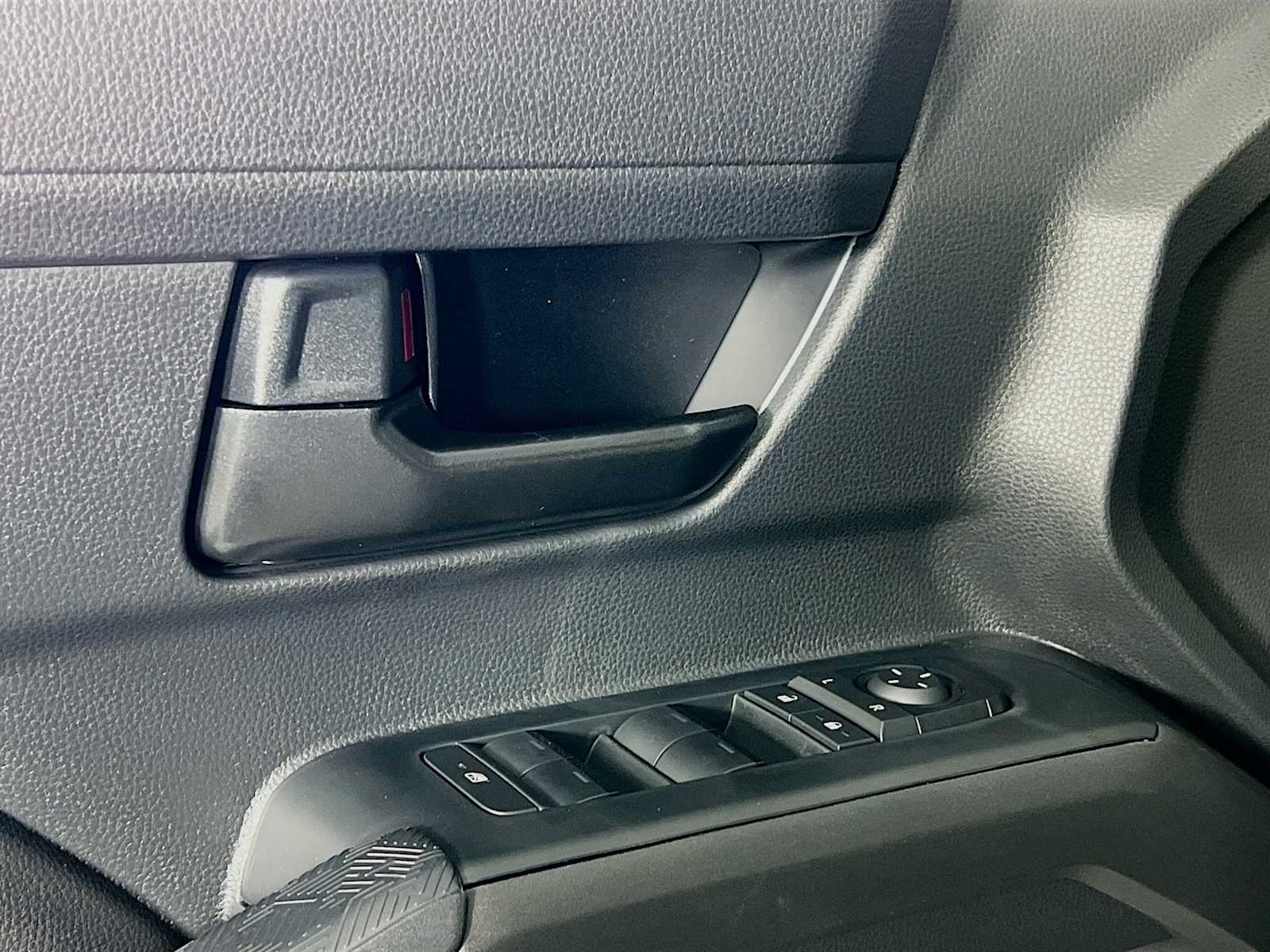 2025 Toyota Tacoma SR5 - Photo 15