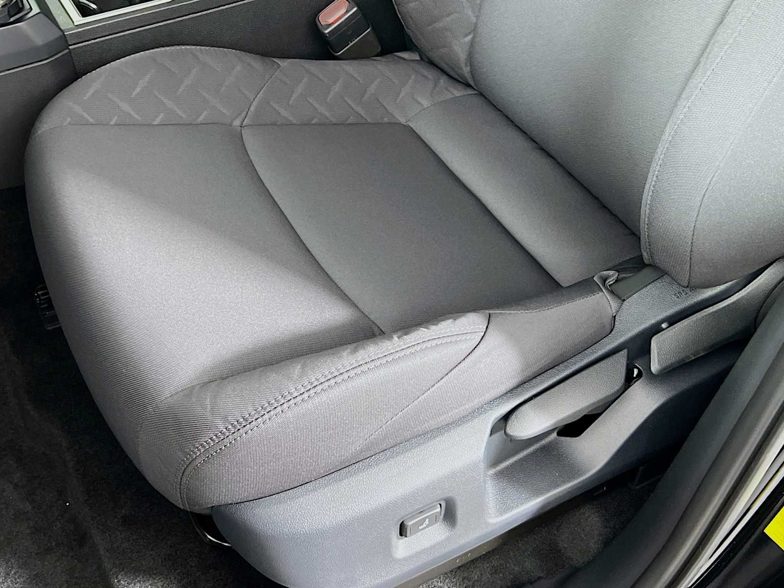 2025 Toyota Tacoma SR5 - Photo 16