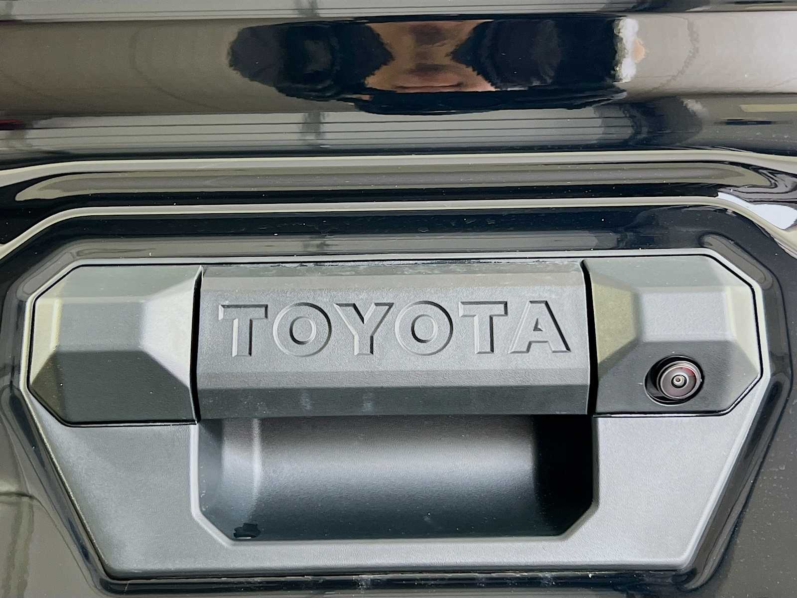 2025 Toyota Tacoma SR5 - Photo 17