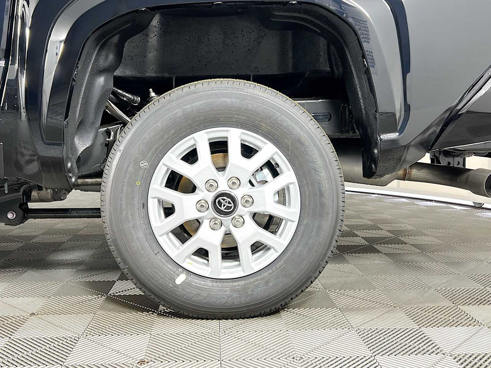 2025 Toyota Tacoma SR5 - Photo 18