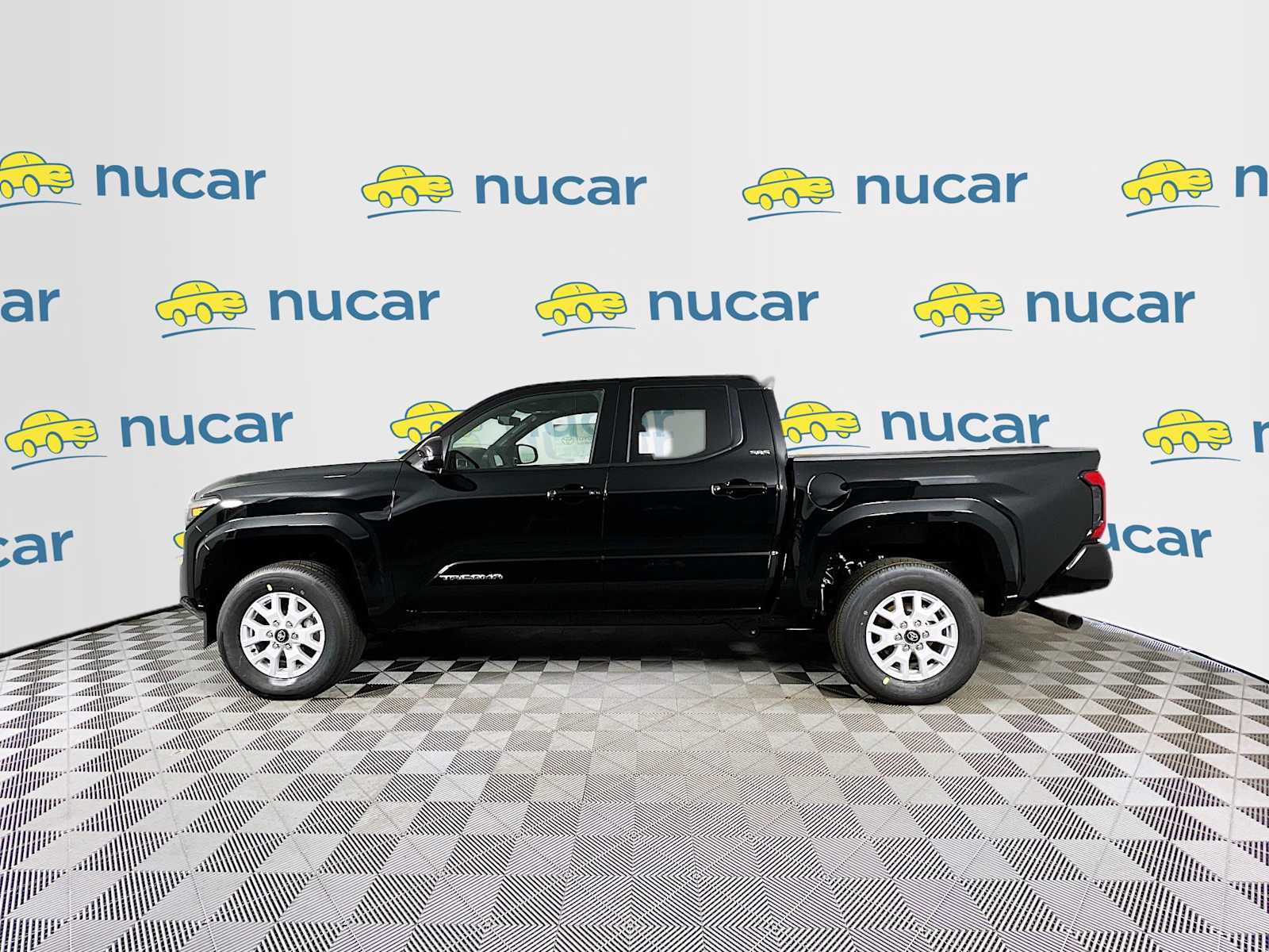 2025 Toyota Tacoma SR5 - Photo 3