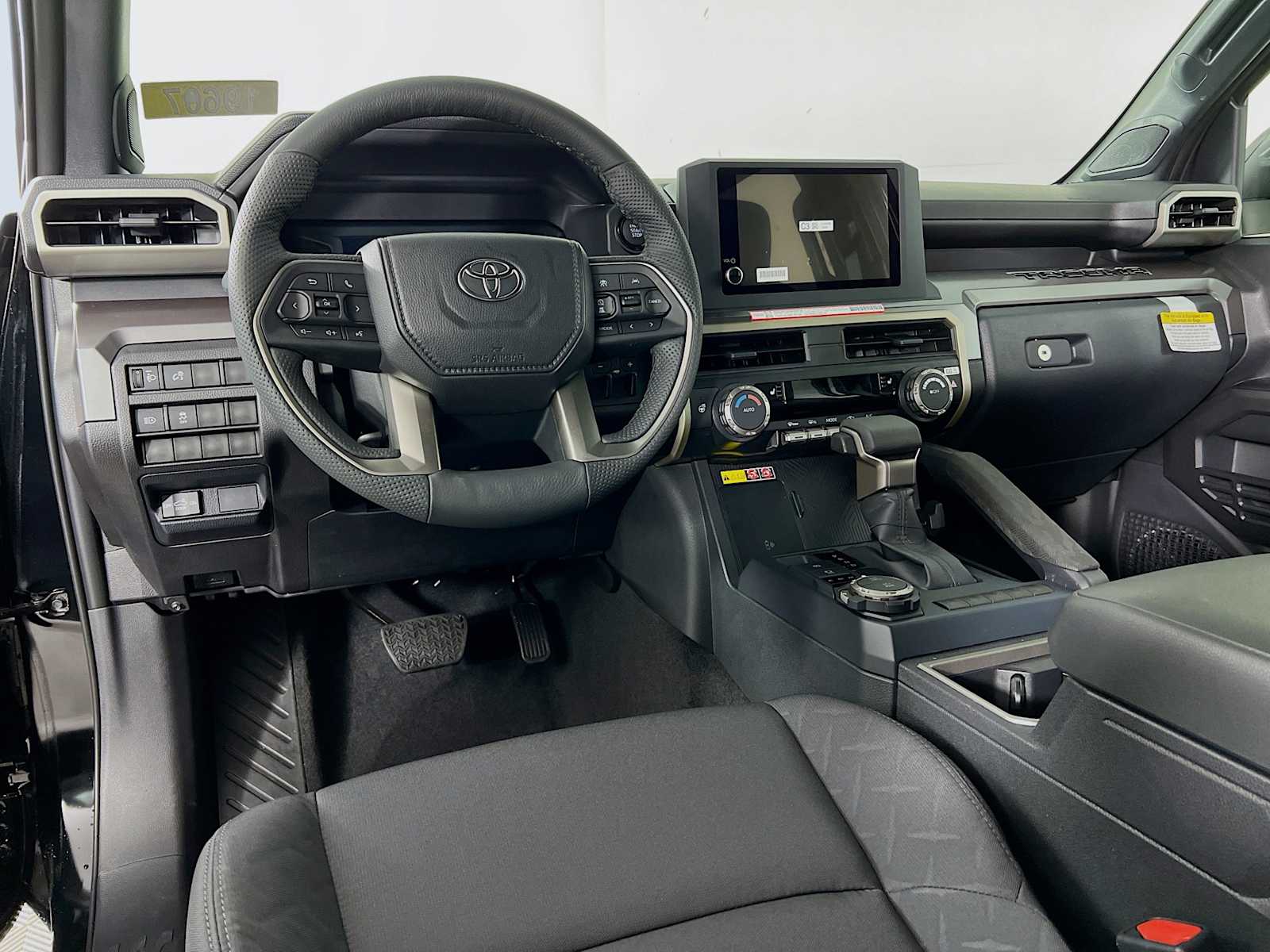 2025 Toyota Tacoma SR5 - Photo 6