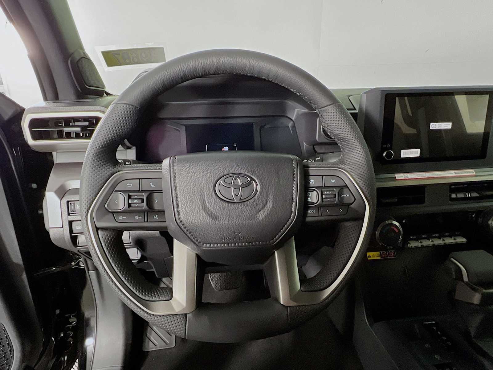 2025 Toyota Tacoma SR5 - Photo 7