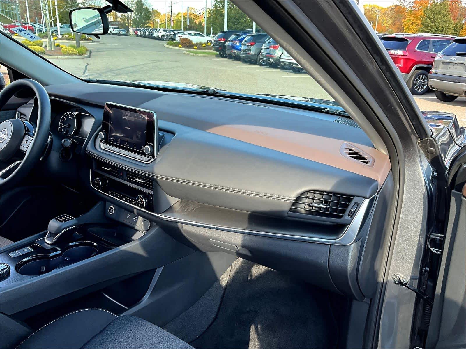 2023 Nissan Rogue SV - Photo 13