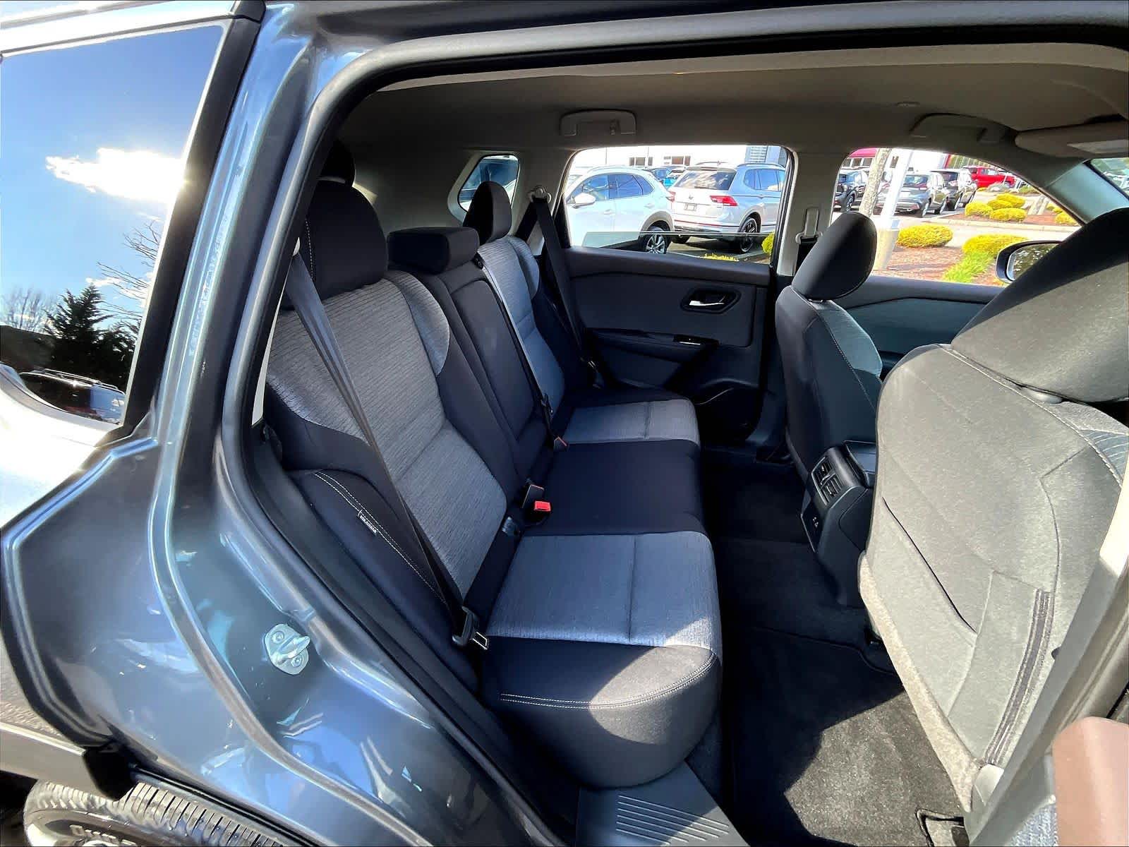 2023 Nissan Rogue SV - Photo 16