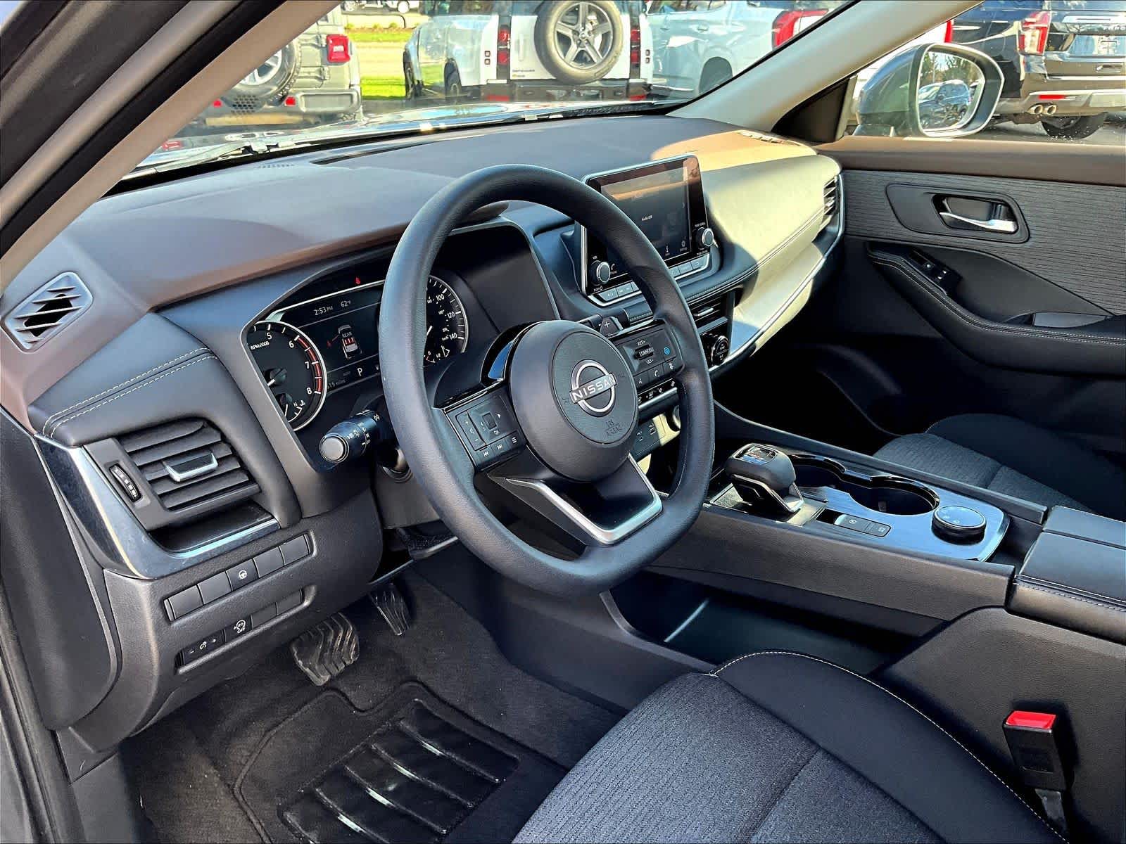 2023 Nissan Rogue SV - Photo 8