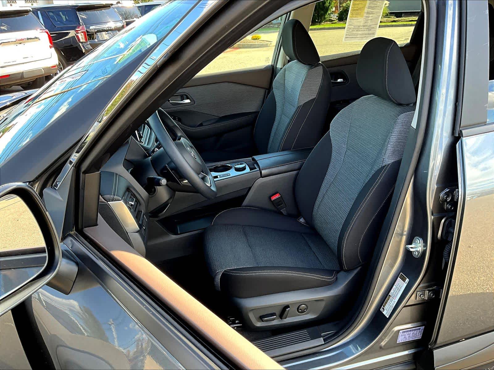 2023 Nissan Rogue SV - Photo 10