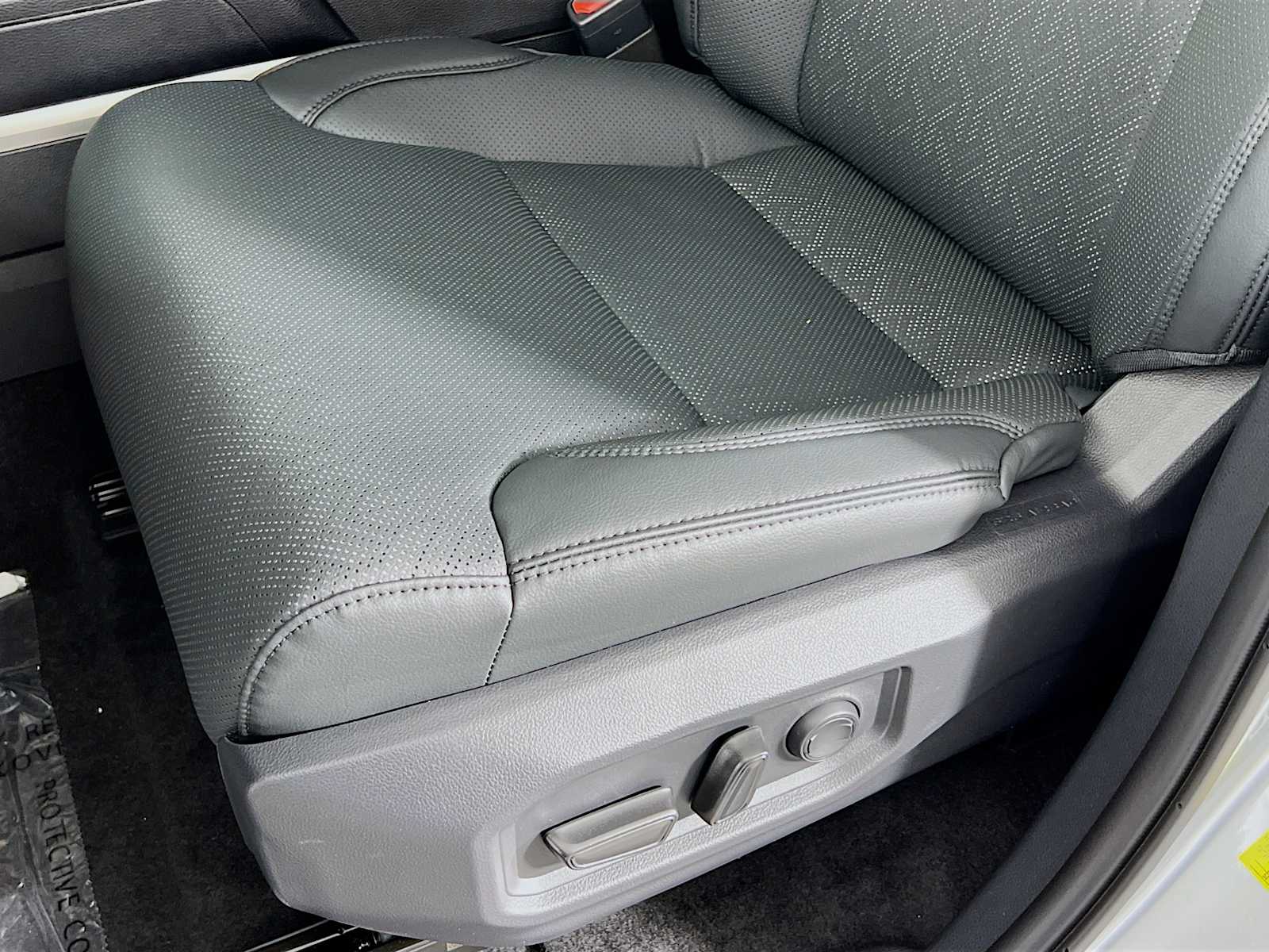 2025 Toyota Tundra SR5 - Photo 17
