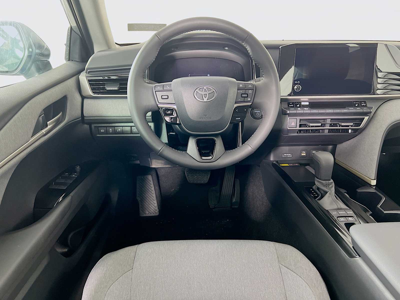 2026 Toyota Camry LE - Photo 15