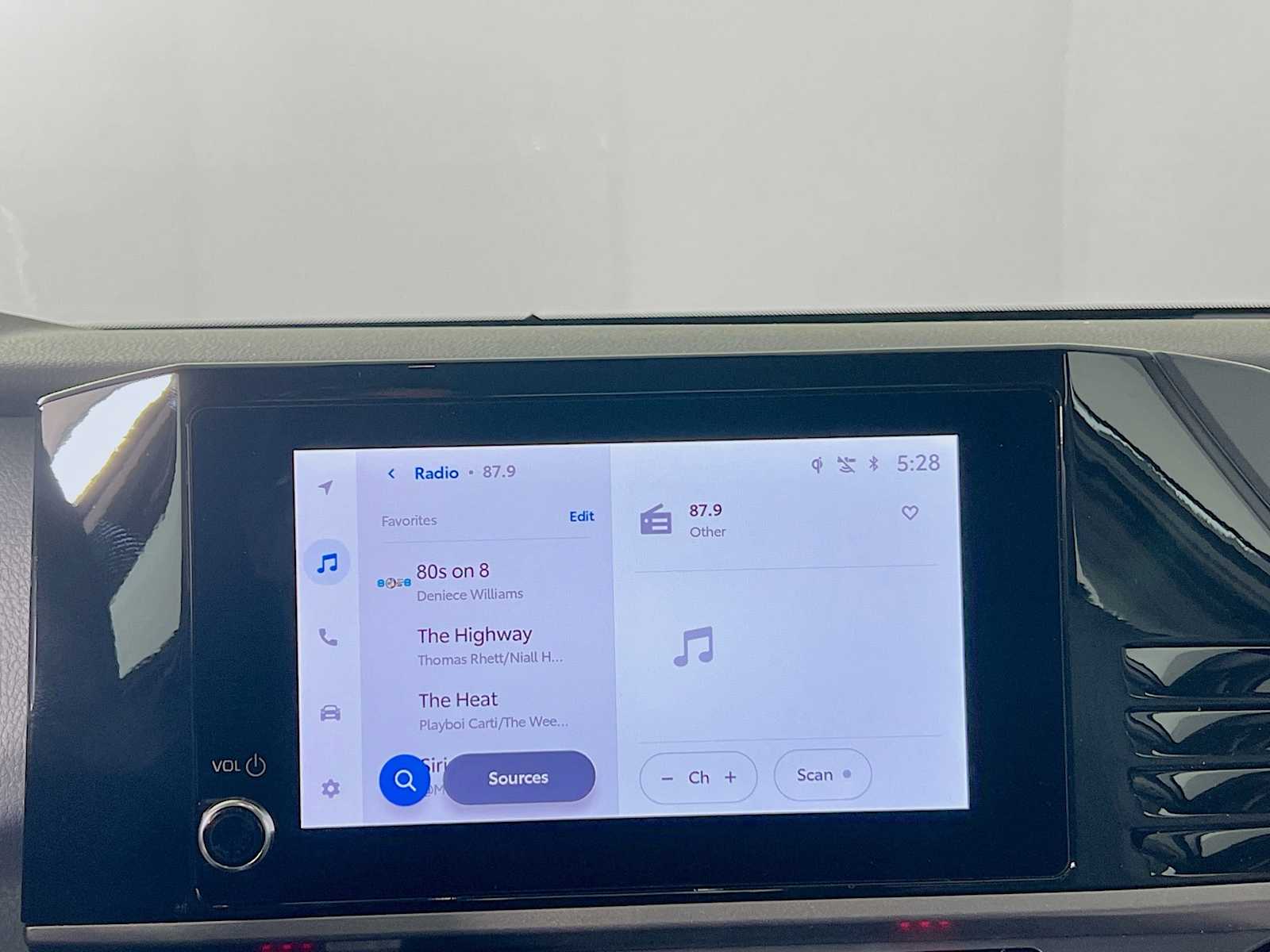 2026 Toyota Camry LE - Photo 8