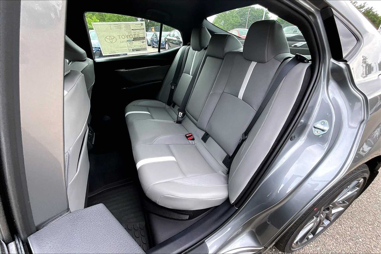 2025 Toyota Camry SE - Photo 15
