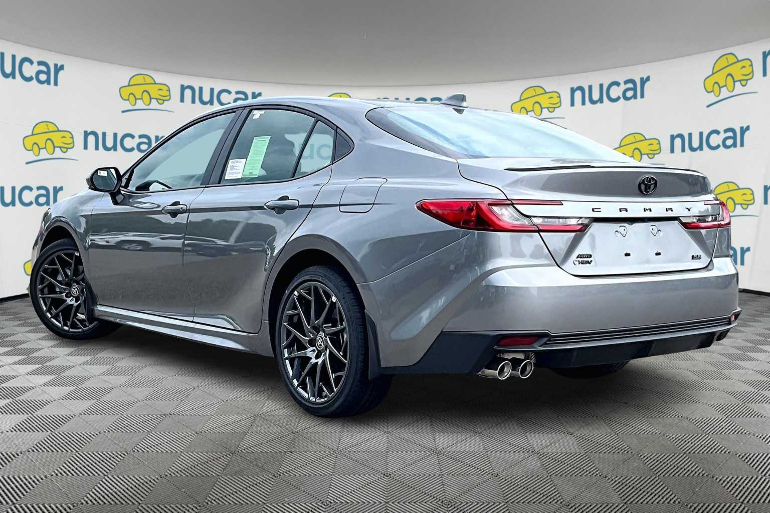 2025 Toyota Camry SE - Photo 5
