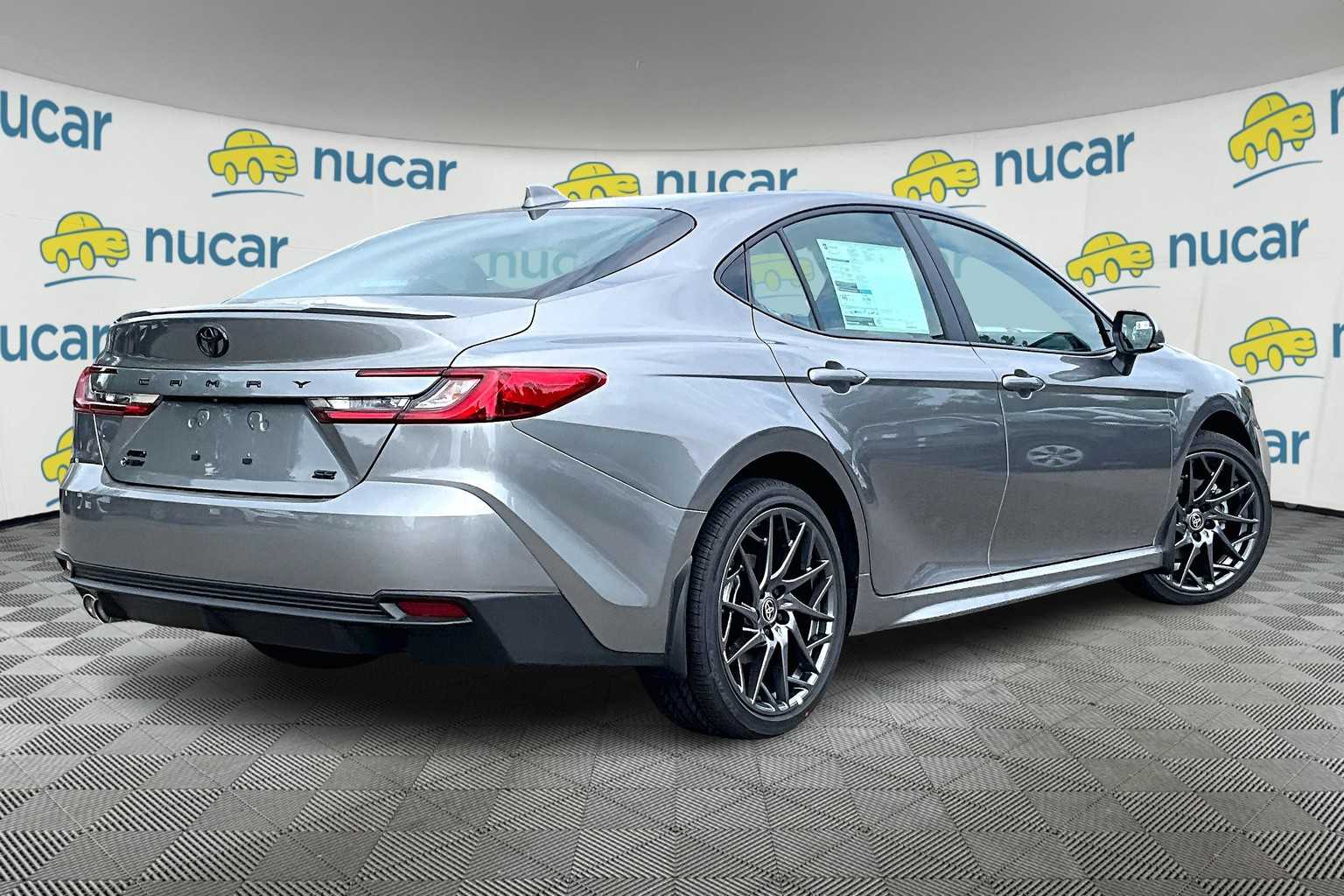2025 Toyota Camry SE - Photo 7