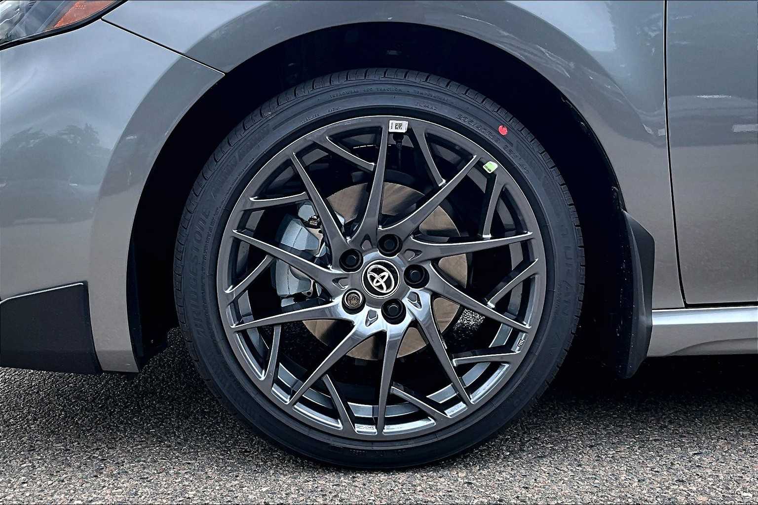 2025 Toyota Camry SE - Photo 8