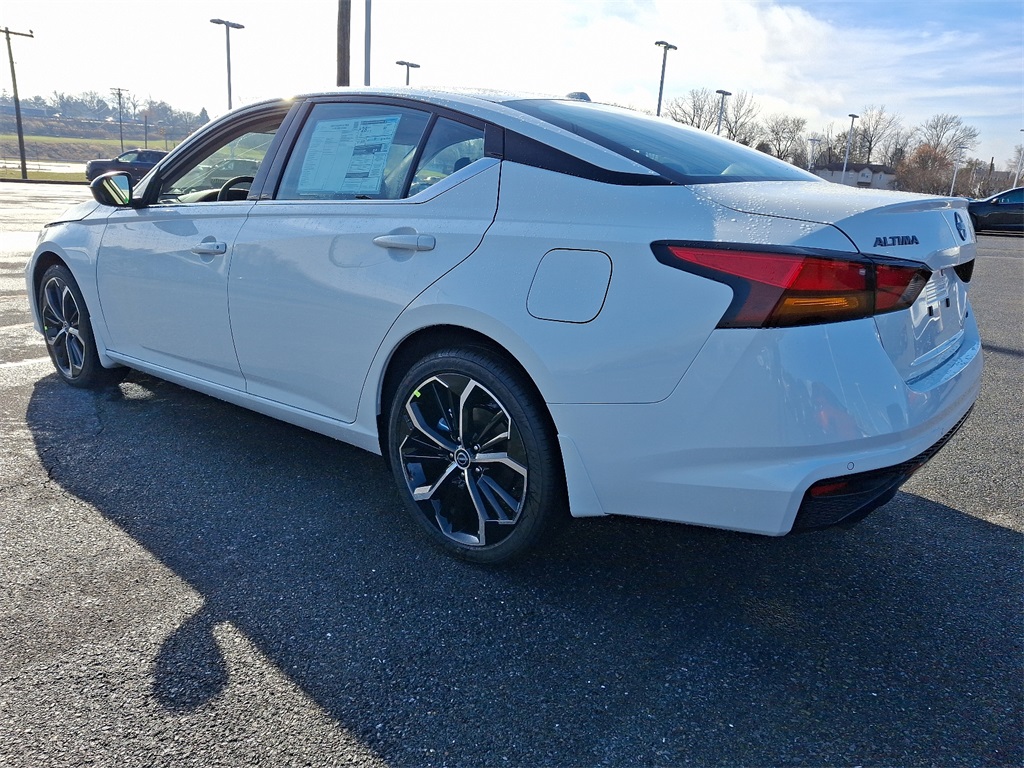 2025 Nissan Altima 2.5 SR - Photo 3