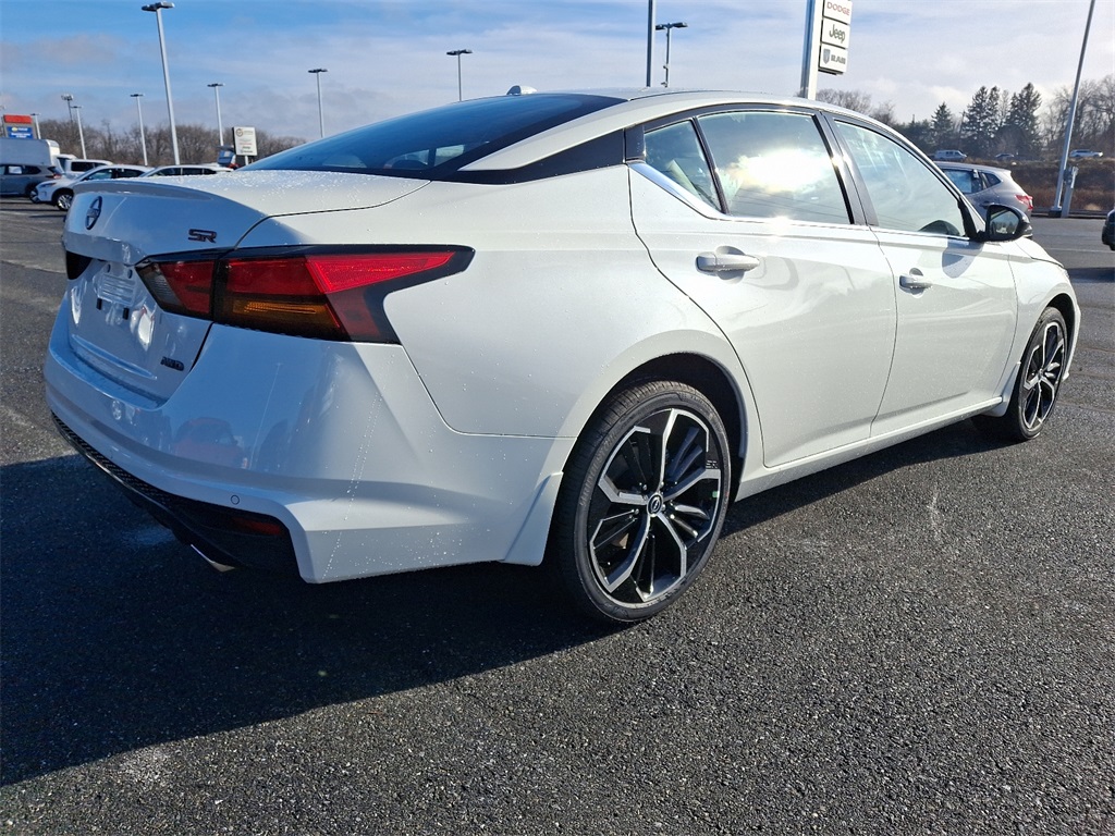 2025 Nissan Altima 2.5 SR - Photo 4