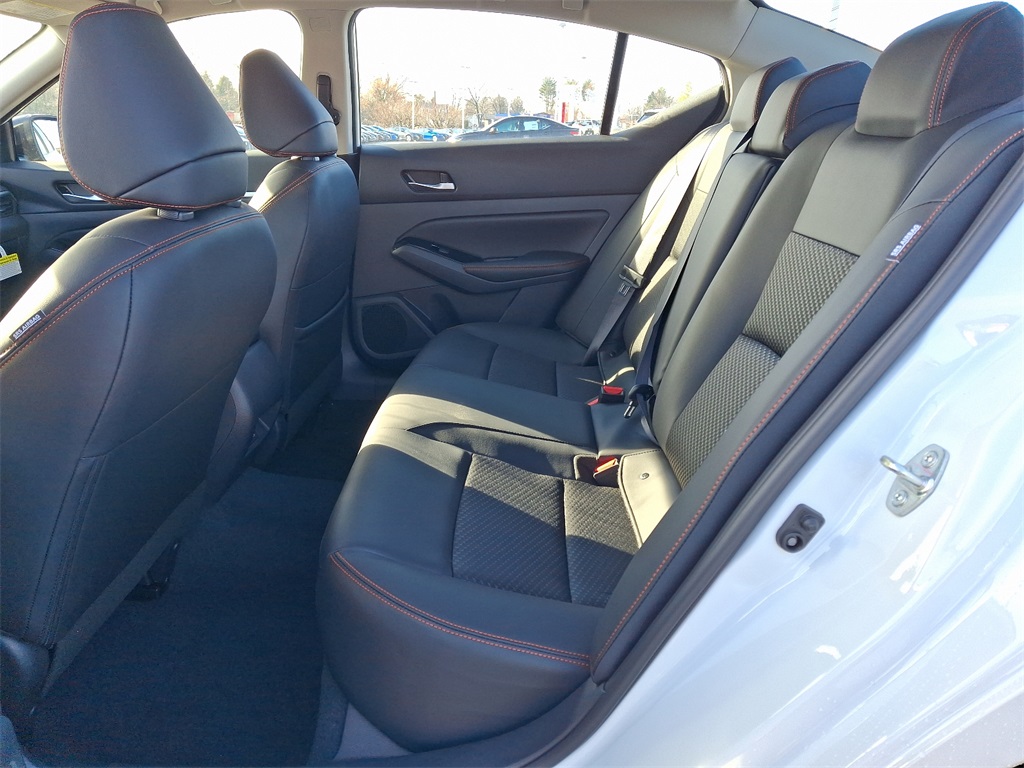 2025 Nissan Altima 2.5 SR - Photo 6